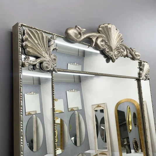 Espelho Decorativo Superiore com Moldura Prata Espelhada e Apliques Folheados