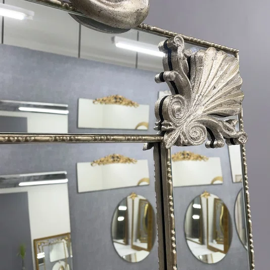 Espelho Decorativo Superiore com Moldura Prata Espelhada e Apliques Folheados 90x140CM