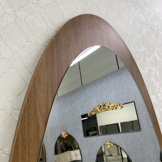 Espelho Formato Oval Moderno Base em MDF Amadeirada: Praticidade e Elegância 80x160 cm