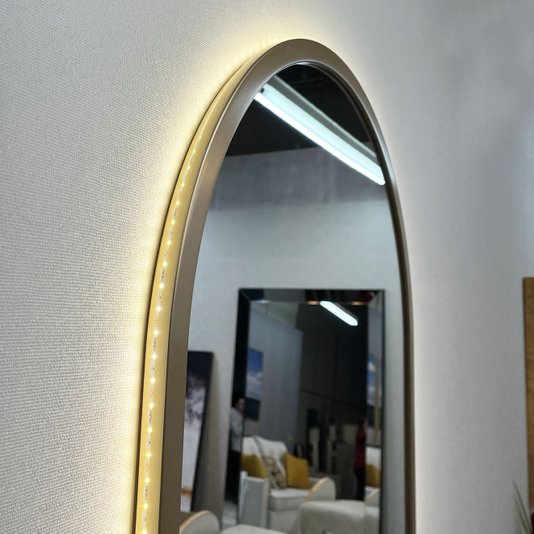 Espelho LED Retangular Arredondado com Moldura Dourada: Elegância e Estilo para o seu Ambiente