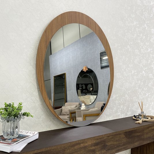 Espelho Moderno Oval em Base de MDF Amadeirada: Sofisticação e Praticidade
