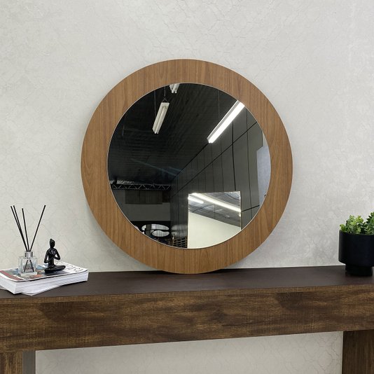 Espelho Moderno Redondo em Base MDF Amadeirada: Elegância em Cada Detalhe