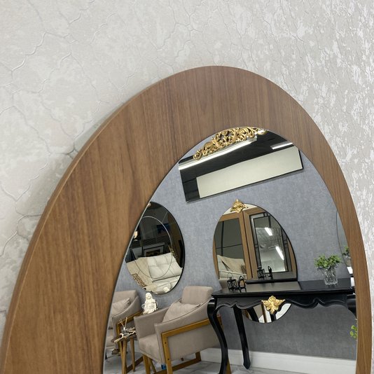 Espelho Moderno Redondo em Base MDF Amadeirada: Elegância em Cada Detalhe