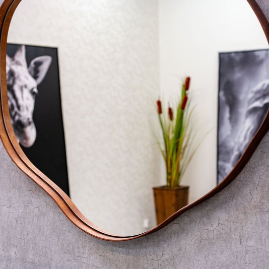 Espelho Orgânico Borda Amadeirada Avermelhada: Elegância para sua Casa 100x100 cm