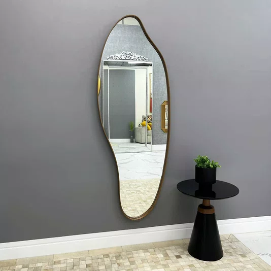 Espelho Orgânico com Borda Amadeirada Avermelhada: Elegância Vibrante para Decorar
