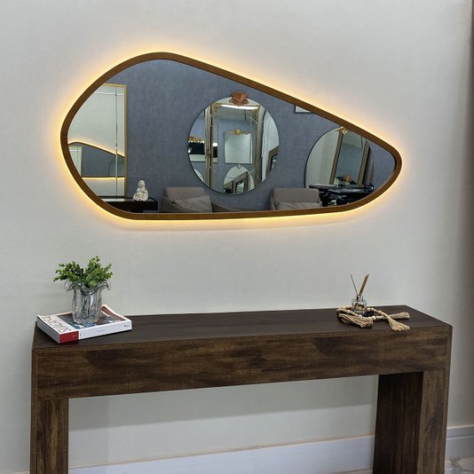 Espelho Orgânico Moldura Revestida em Curupixá com LED: Toque de Sofisticação Natural