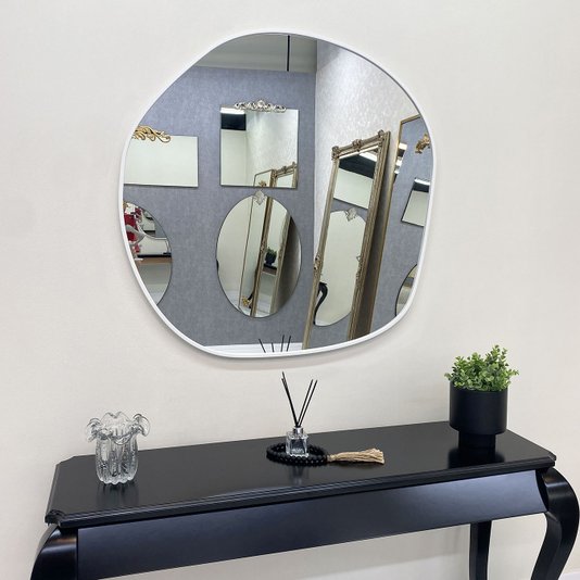 Espelho Orgânico Personalizado com Moldura Branca Sob Medida