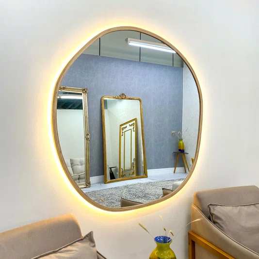 Espelho Orgânico Personalizado com Moldura em Freijó e LED: Naturalidade e Sofisticação