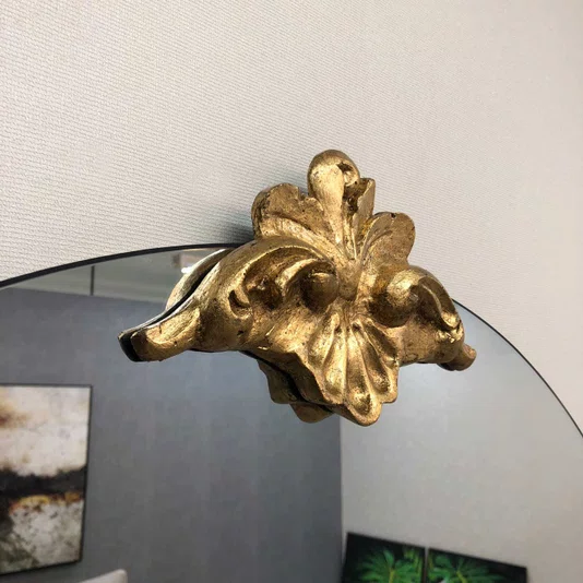 Espelho Oval com Borda Infinita e Aplique Dourado: Charme para sua Decoração 100x120CM