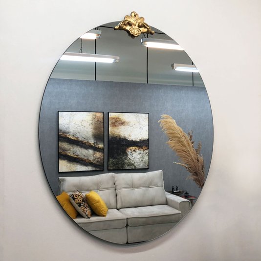 Espelho Oval com Borda Infinita e Aplique Dourado: Charme para sua Decoração