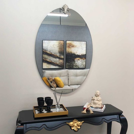Espelho Oval com Borda Infinita e Frontão Folheado Prata: Decoração Exclusiva