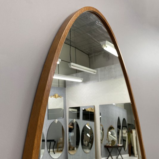 Espelho Oval com Moldura em MDF Revestida de Madeira Curupixá: Elegância para Sua Decoração