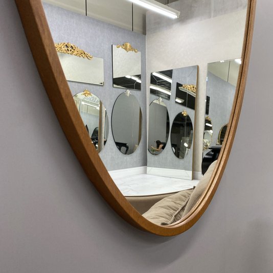 Espelho Oval com Moldura em MDF Revestida de Madeira Curupixá: Elegância para Sua Decoração