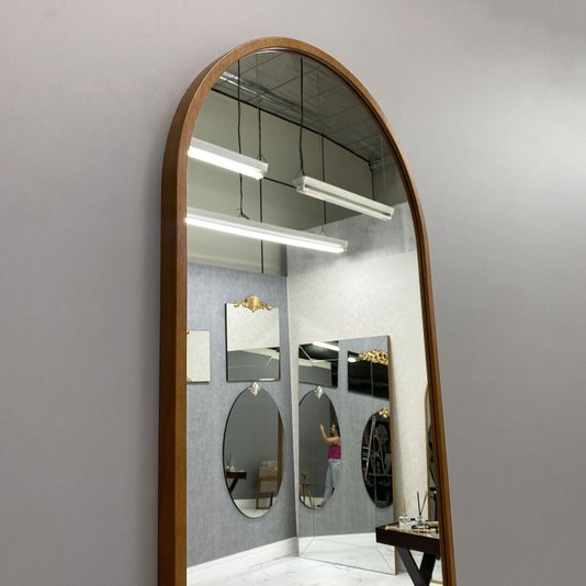 Espelho Oval com Moldura em MDF Revestida de Madeira Curupixá: Elegância para Sua Decoração