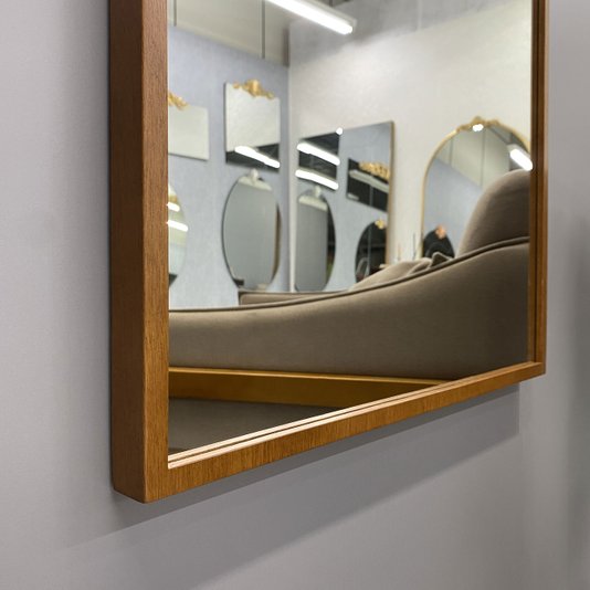 Espelho Oval com Moldura em MDF Revestida de Madeira Curupixá: Elegância para Sua Decoração