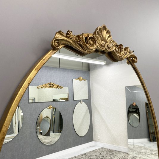Espelho Oval Estilo Clássico com Moldura Dourada Folheada: Classe e Elegância