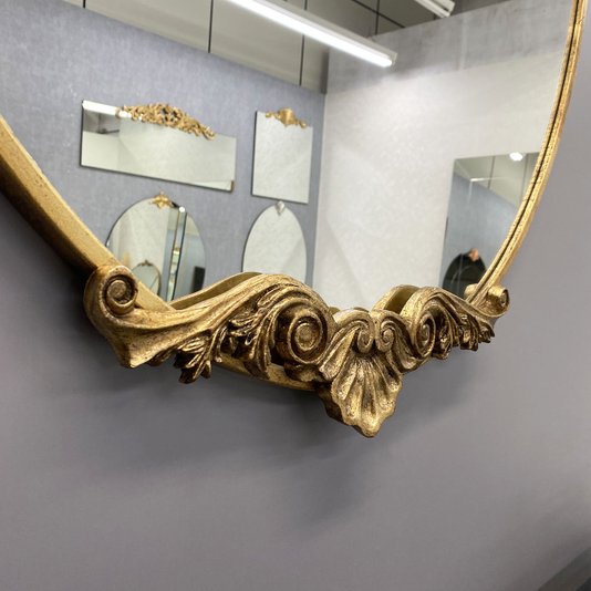 Espelho Oval Estilo Clássico com Moldura Dourada Folheada: Classe e Elegância
