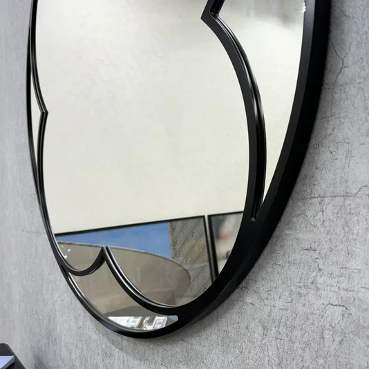 Espelho Pétala com Moldura Laqueada Preta Elegância e Modernidade na Sua Decoração 100x100CM