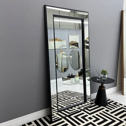 Espelho Retangular com Moldura Espelhada e Filetes Pretos: Elegância e Sofisticação