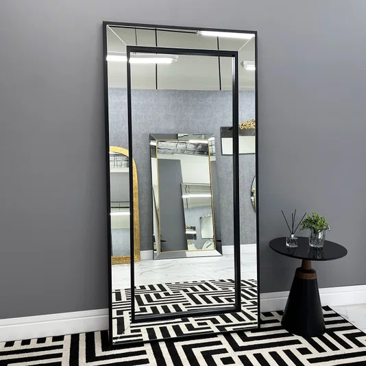 Espelho Retangular com Moldura Espelhada e Filetes Pretos: Elegância e Sofisticação