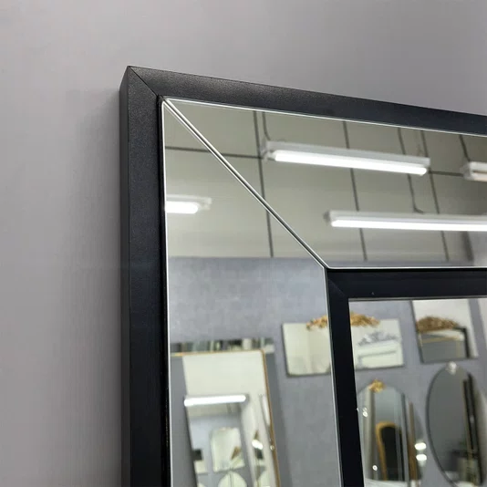 Espelho Retangular com Moldura Espelhada e Filetes Pretos: Elegância e Sofisticação