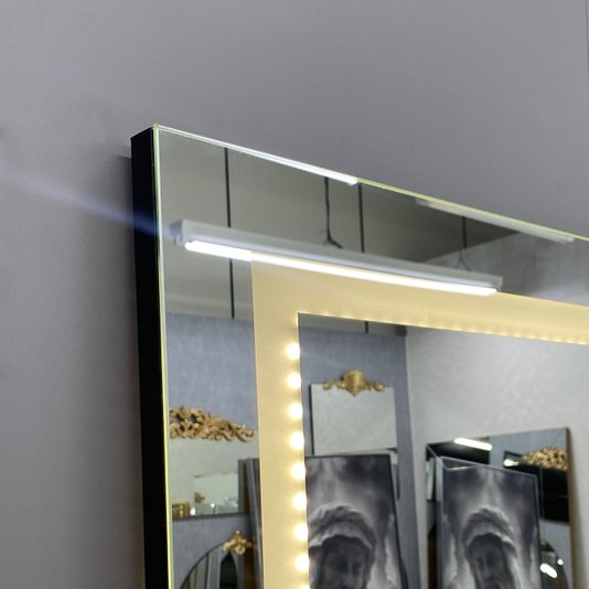 Espelho Retangular Moderno Jateado com LED e Sensor Touch: Elegância e Praticidade