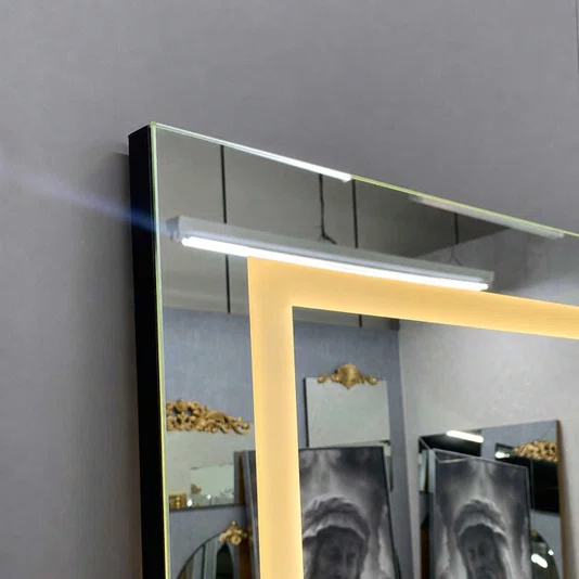 Espelho Retangular Moderno Jateado com LED e Sensor Touch: Elegância e Praticidade