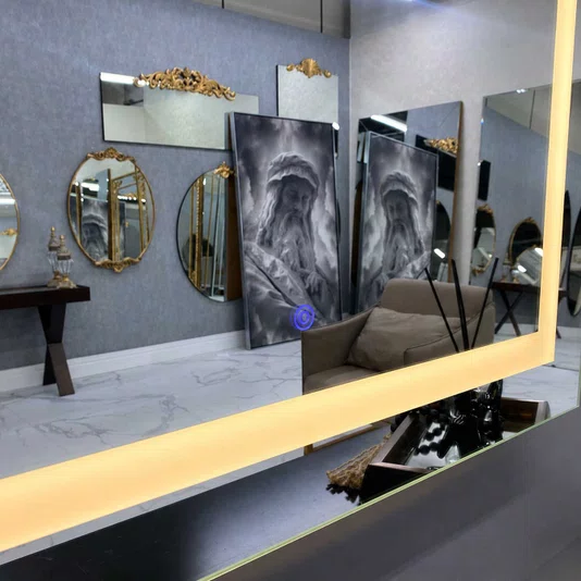 Espelho Retangular Moderno Jateado com LED e Sensor Touch: Elegância e Praticidade