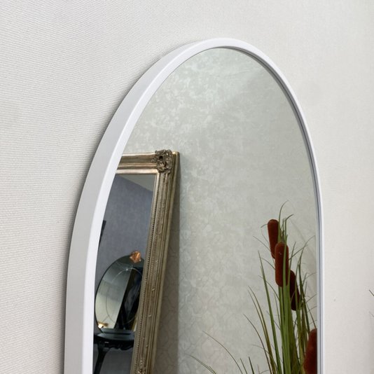 Espelho Semi Oval Decorativo com Moldura Branca Fosca