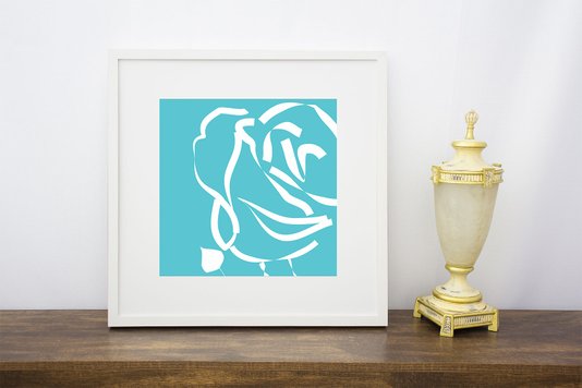 Quadro Decorativo com Moldura Branca Flor Branca em Fundo Azul 60x60cm