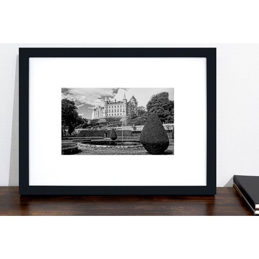 Quadro Decorativo com Moldura Preta Paisagem Castelo Dunrobin