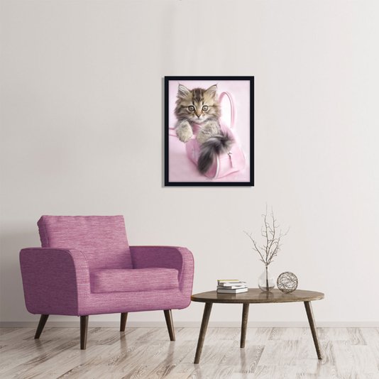 Poster Filhote de Gato Dentro de Bolsa Rosa 40x50cm com/sem Moldura