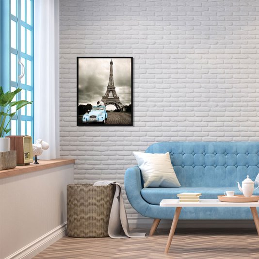 Poster Torre Eiffel em Paris Casal Namorando em Carro Azul 40x50cm com/sem Moldura