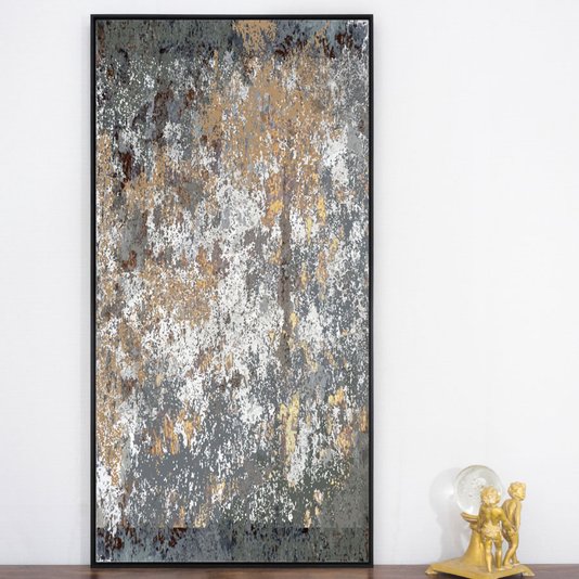 Quadro canvas com moldura sobre aparador.