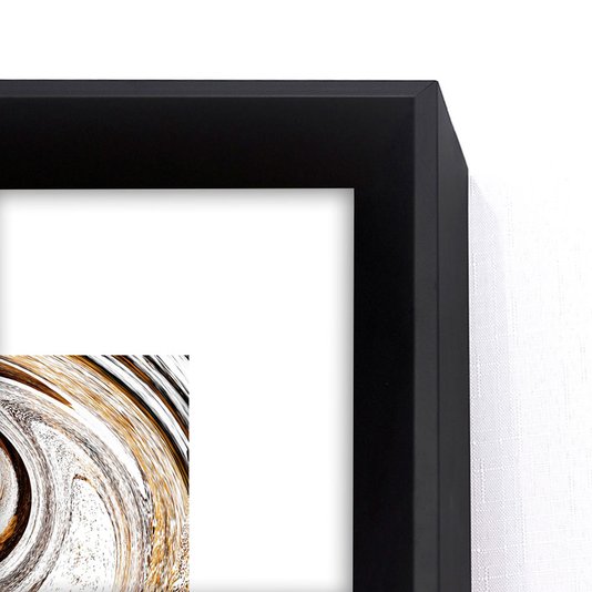 Foto: detalhes da moldura e gravura.