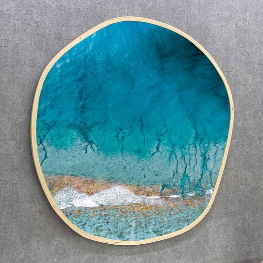 Quadro Águas Cristalinas do Mar em  Formato Orgânico com Moldura Marupá