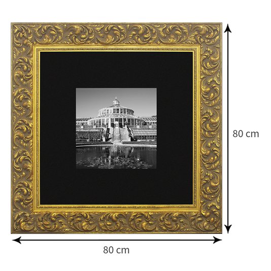 Tamanho exato do quadro com moldura: 80x80 cm.