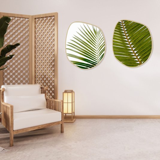 Quadro com Formato Orgânico e Estampa de Folhas de Palmeira Tropical Moldura de Madeira Marupá