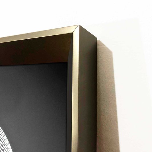 Quadro com Moldura Chanfrada Prata Fachada de Edifício: Elegância em Preto e Branco