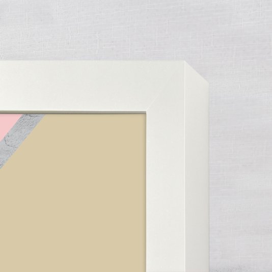 Detalhes: moldura com acabamento laqueado e gravura com impressão fotográfica.