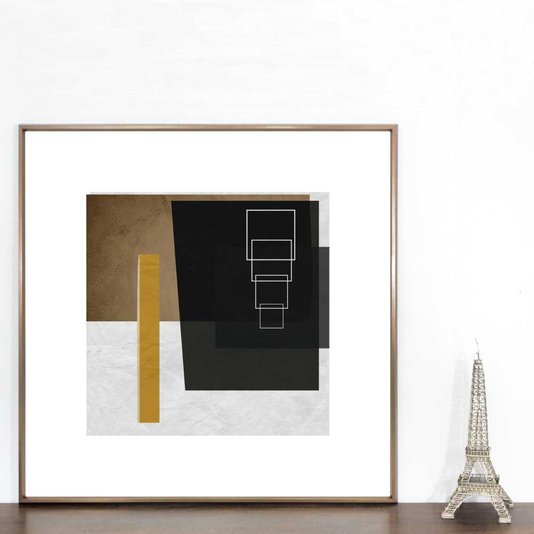 Foto real: quadro apoiado sobre aparador
