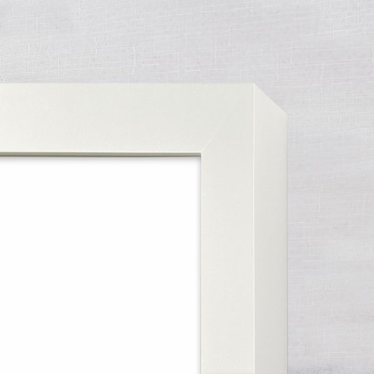 Detalhes: moldura laqueada branca.
