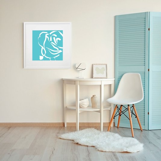 Quadro Decorativo com Moldura Branca Flor Branca em Fundo Azul 60x60cm
