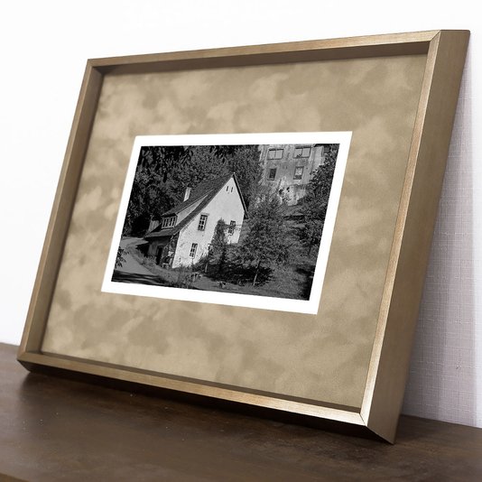 Quadro Decorativo com Moldura Bronze Paisagem Casa Antiga 40x30cm