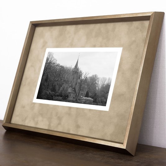 Quadro Decorativo com Moldura Bronze Paisagem Castelo Medieval 40x30cm
