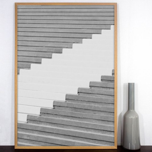 Quadro Decorativo com Moldura Carvalho Arquitetura em Preto e Branco 60x80 cm
