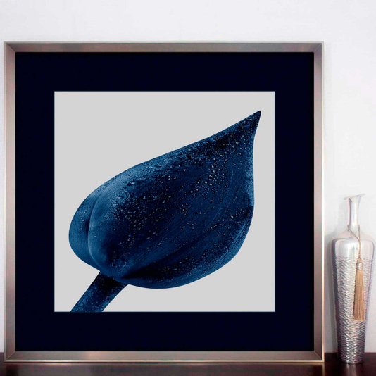 Quadro Decorativo com Moldura Prata Botão Flor de Tulipa Azul 85x85 cm
