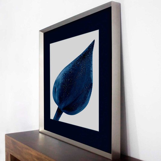 Quadro Decorativo com Moldura Prata Botão Flor de Tulipa Azul 85x85 cm