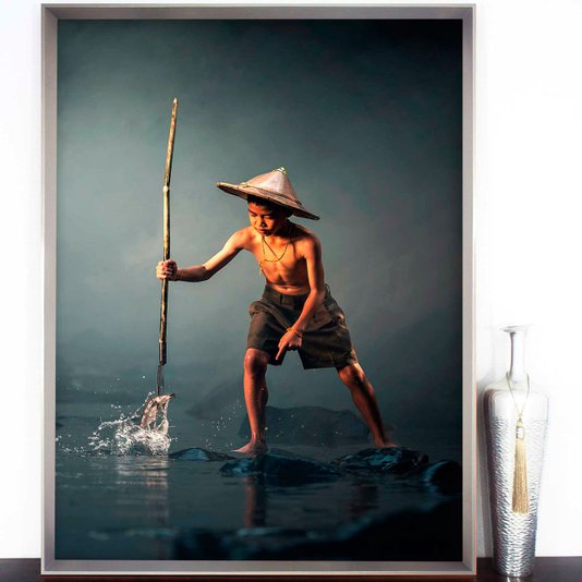 Quadro Grande Decorativo com Moldura Prata Paisagem Pescador Vietnamita