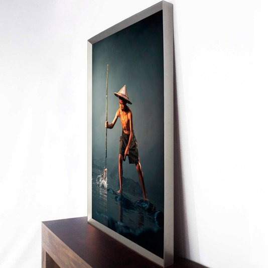 Quadro Grande Decorativo com Moldura Prata Paisagem Pescador Vietnamita